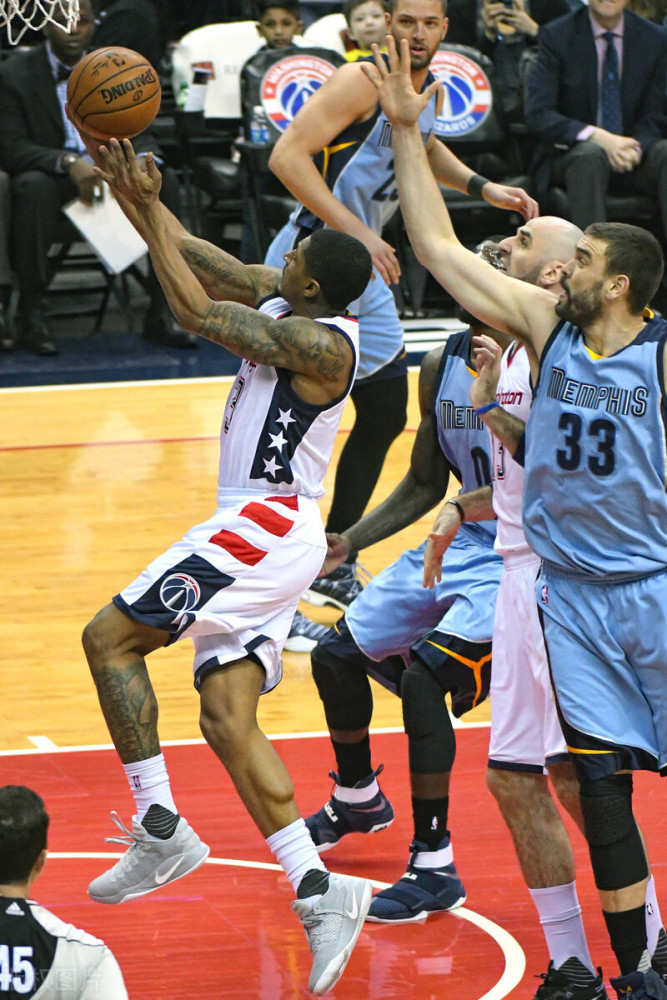 爱游戏入口-太狠了！今晨印第安纳步行者备战欧联孟菲斯灰熊今晨绝杀压哨，Ning连续十场比赛得分超过惊险取胜的简单介绍