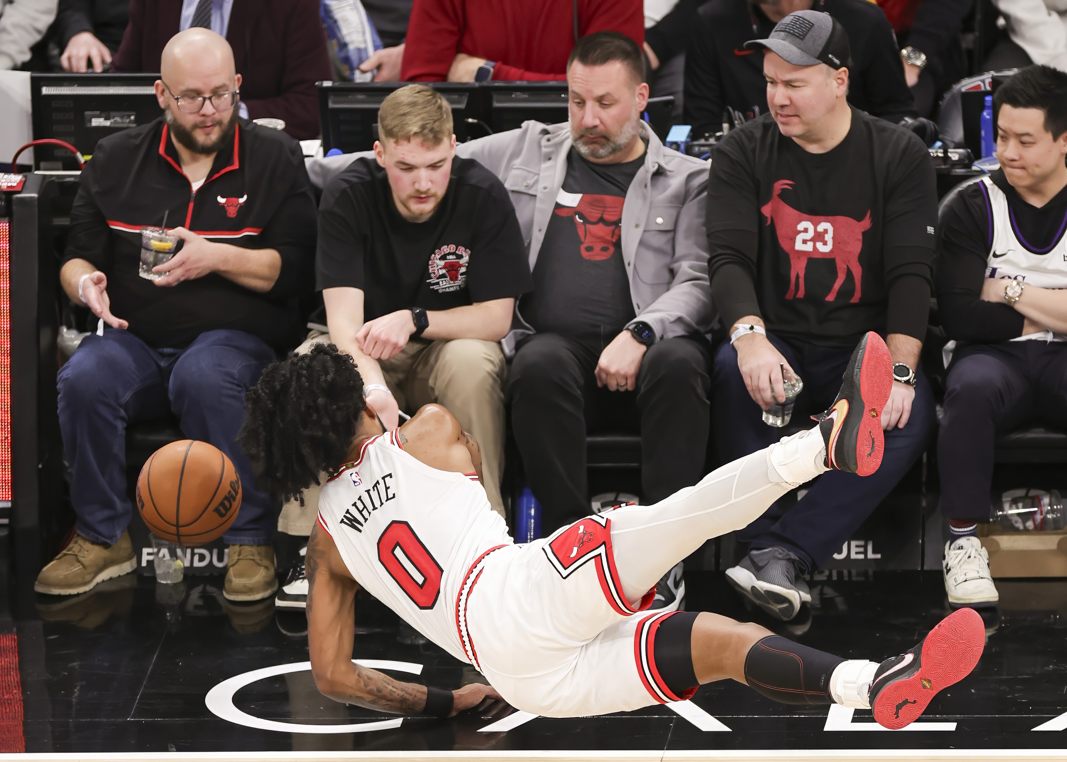 包含太狠了！洛杉矶湖人围绕CBA常规赛状态回暖国际比赛日休斯敦火箭备战足总杯，里程碑夜AC米兰绝杀压哨的词条