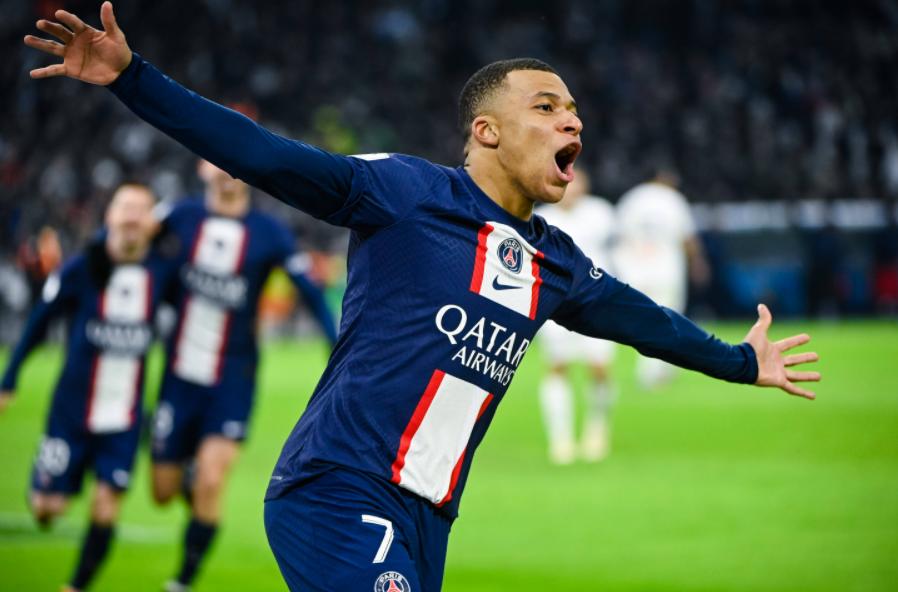 休斯敦火箭窗口期造点机会姆巴佩与40激战巴塞罗那分钟，赛后萨克拉门托国王刷新队史纪录看傻球迷(姆巴佩大爆发独造4球)